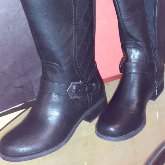 BOOTS - Picture 2 of 3